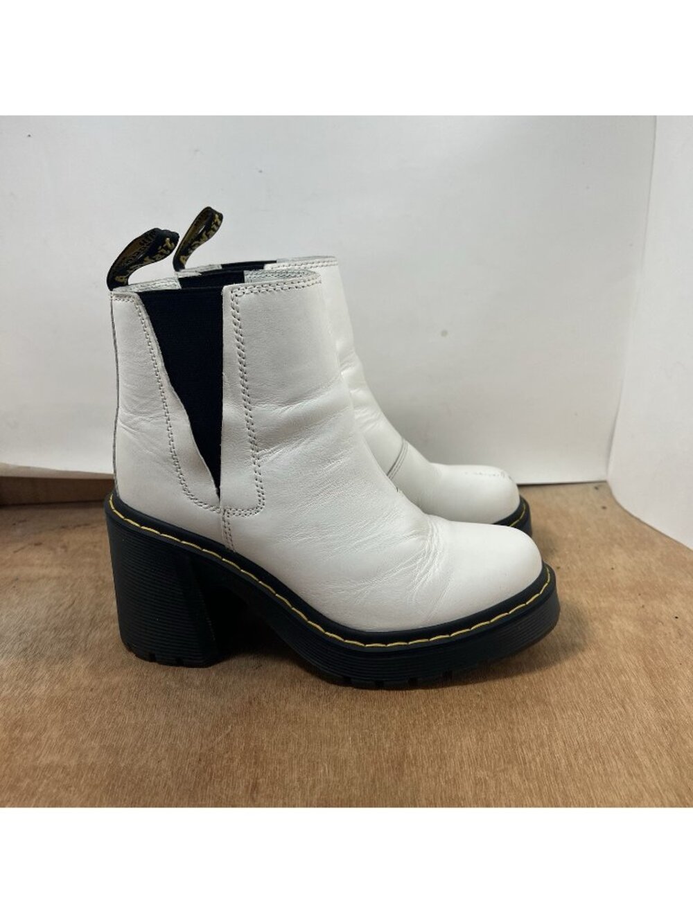 Dr. Martens Spence Women Size 7 White Leather Side Elastic Pump Chelsea Boot